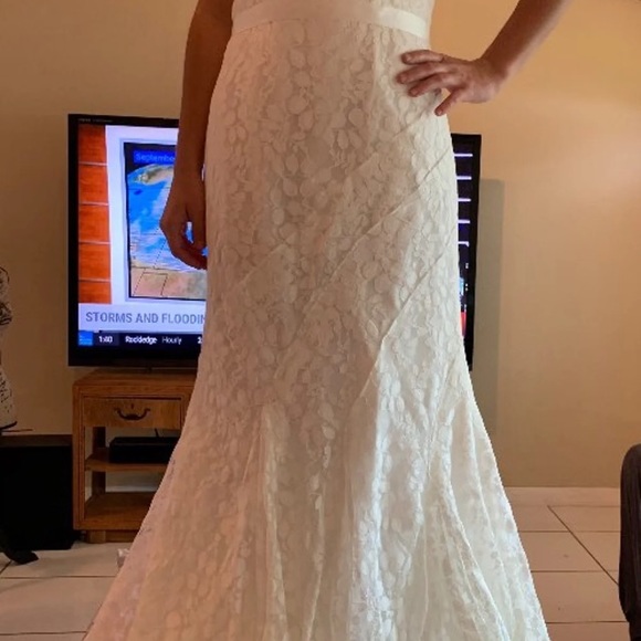 Wedding dress - Picture 3 of 8